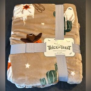 NWT Berkshire Trick or Treat Spooky Western Plush Blanket 90”x90” Full/Queen